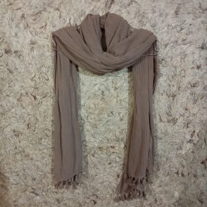 شال منگوله دار شکلاتی پریا استایل